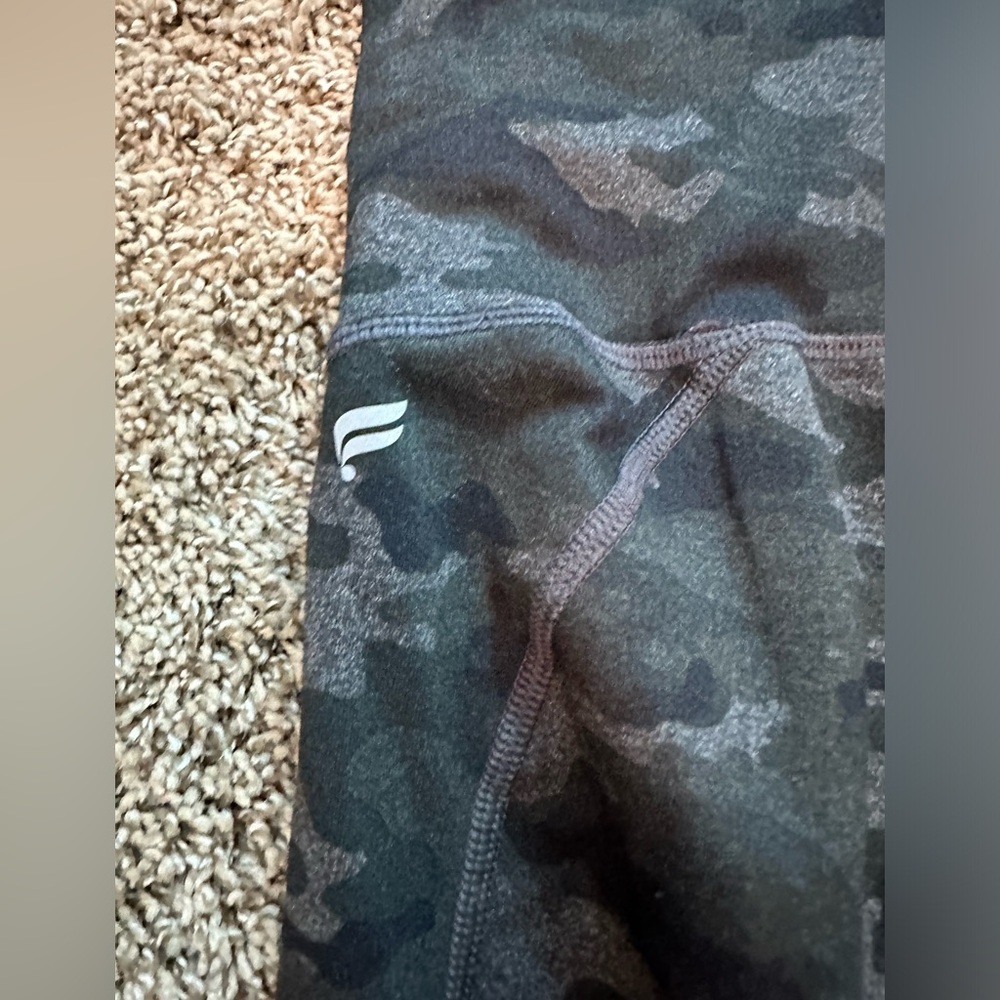 Power Hold made by Fabletics, black/gray camouflage print, no tags, measures S/M - Picture 4 of 6